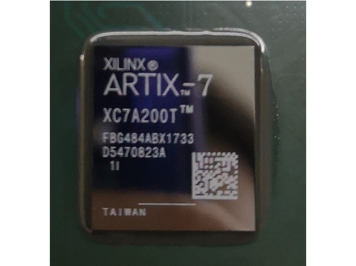 XC7A200T-1FBG484I